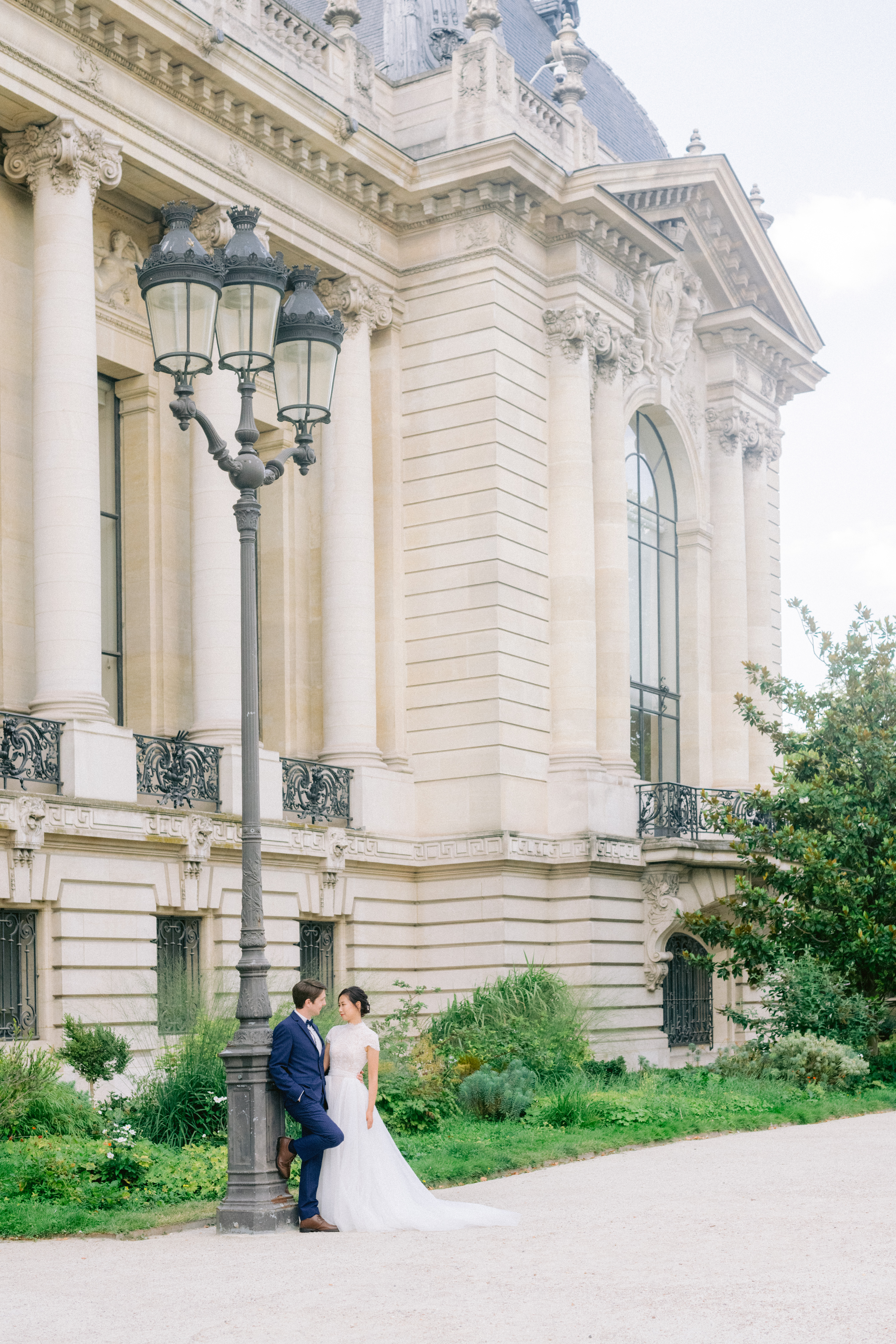 a couple face to palais royal